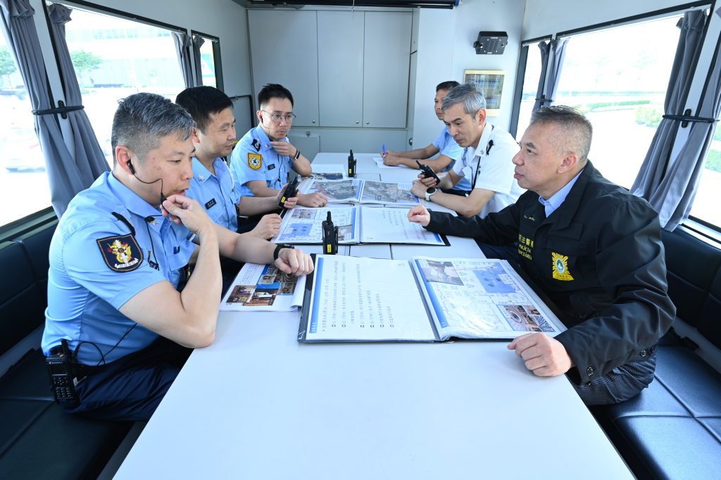 news129203_06.JPG