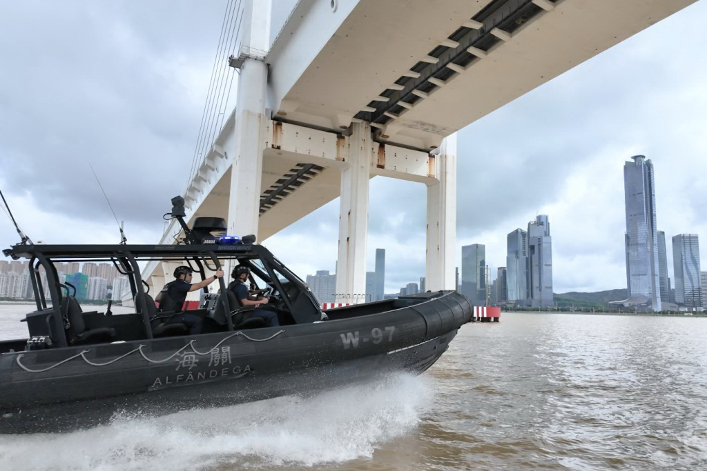 news129203_15.JPG