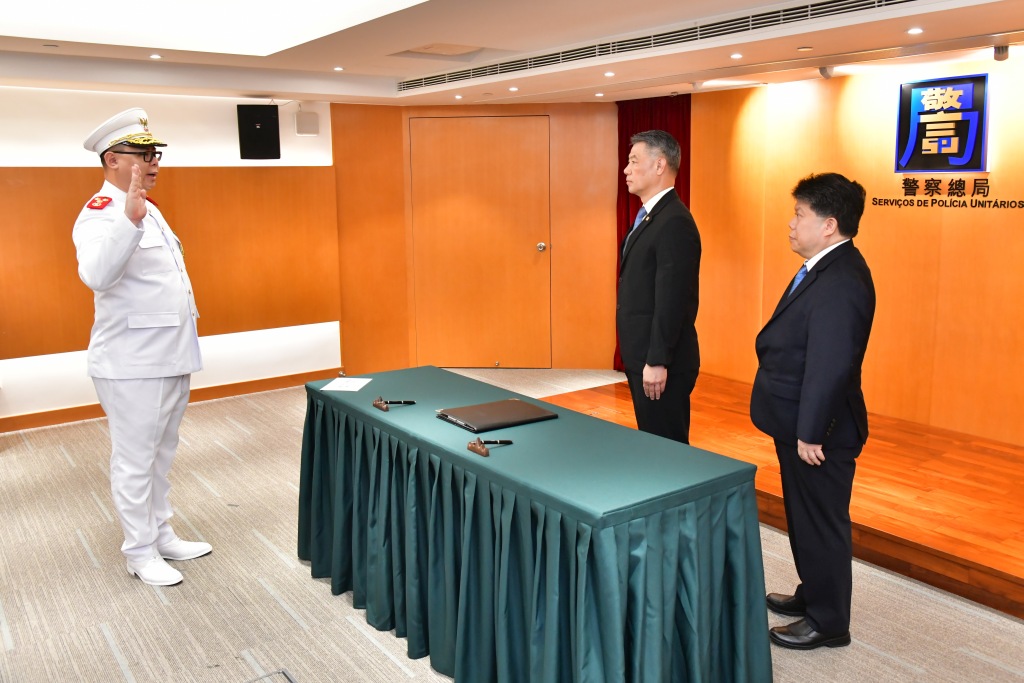 news129204_03.JPG