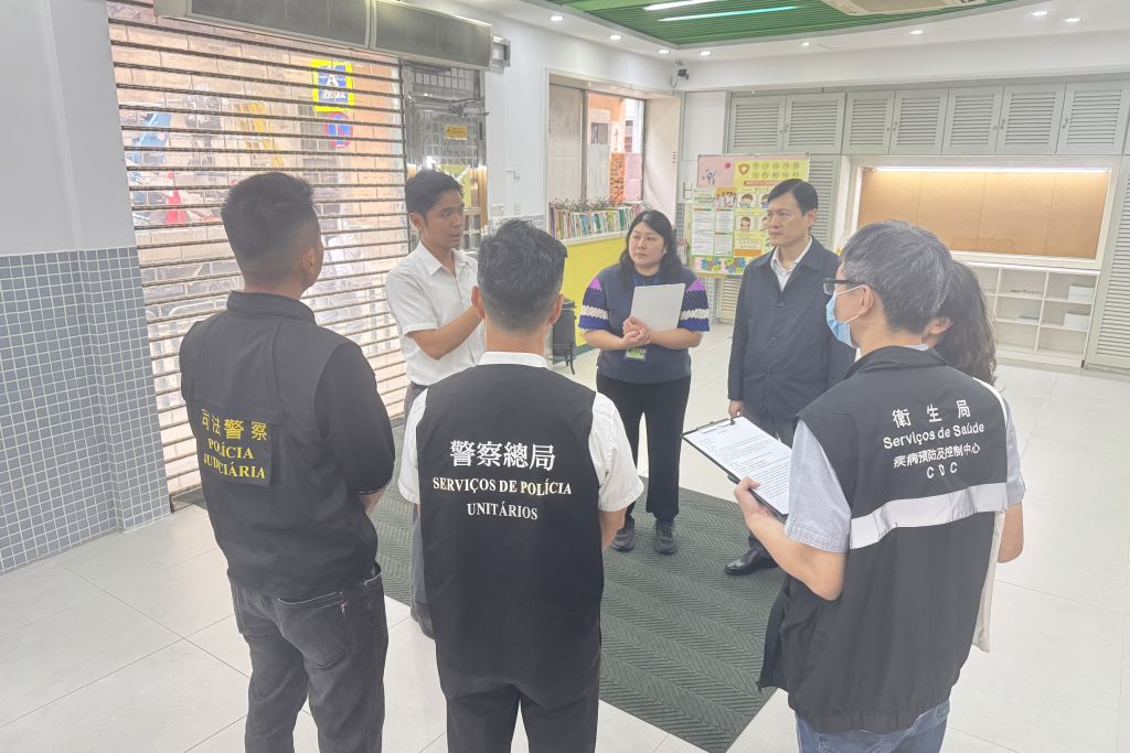 04警察總局聯同司法警察局及衛生局為學校舉辦“不明氣體演練”.JPG