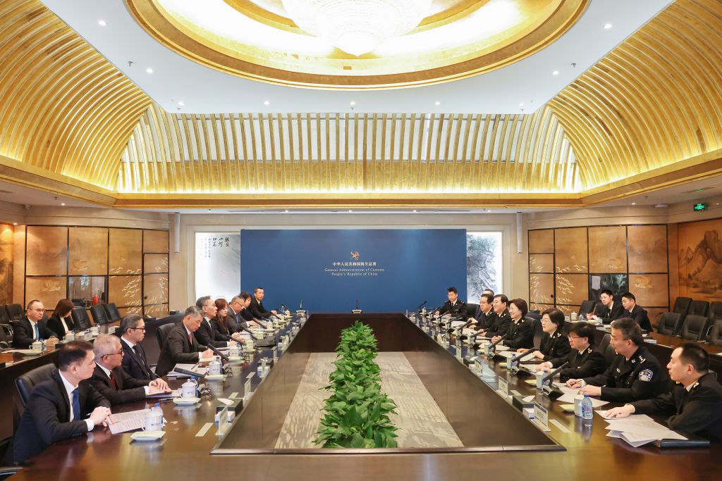 陈子劲率保安范畴拜访海关总署.jpg