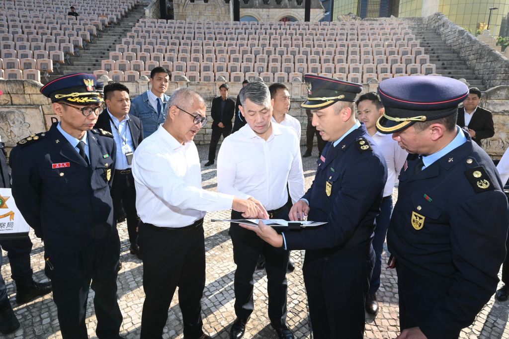 news134299_07.jpg
